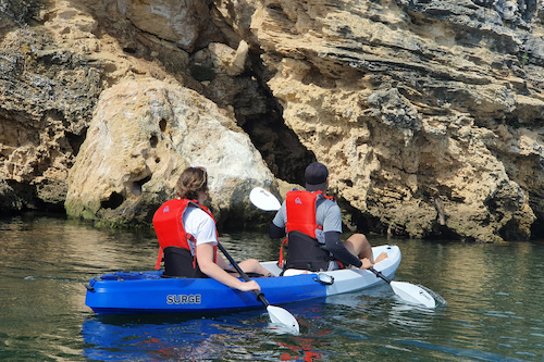 Kayak Tour to Visit Cliffs & Caves in Swan River
