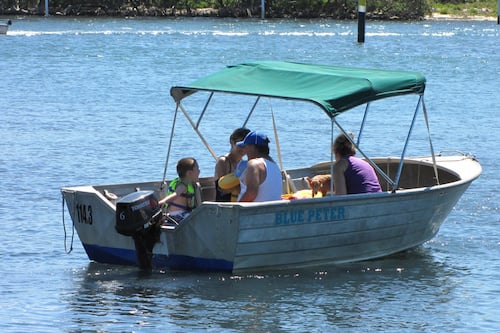 2 Hours Blue Peter Boat Hire in Wallis Lake Forster
