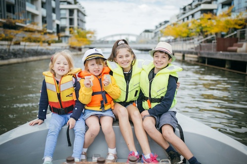 1 Hour Electric Picnic Boat Hire - Canberra